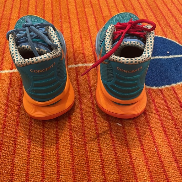 Kyrie Irving Basketball Tennis - Picture 5 of 7